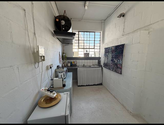 117M² BUILDING TO LET IN OBSERVATORY